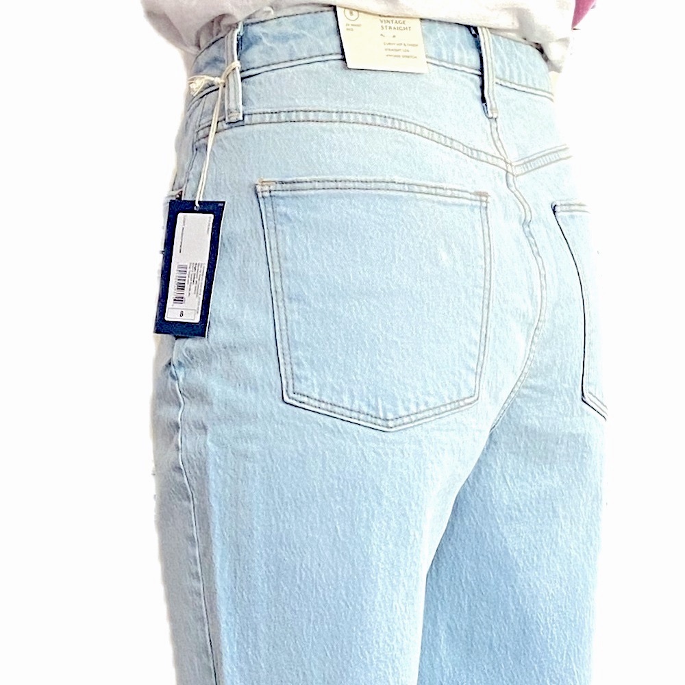 NWT Universal Thread distressed curvy stretchy Vntg straight light wash
